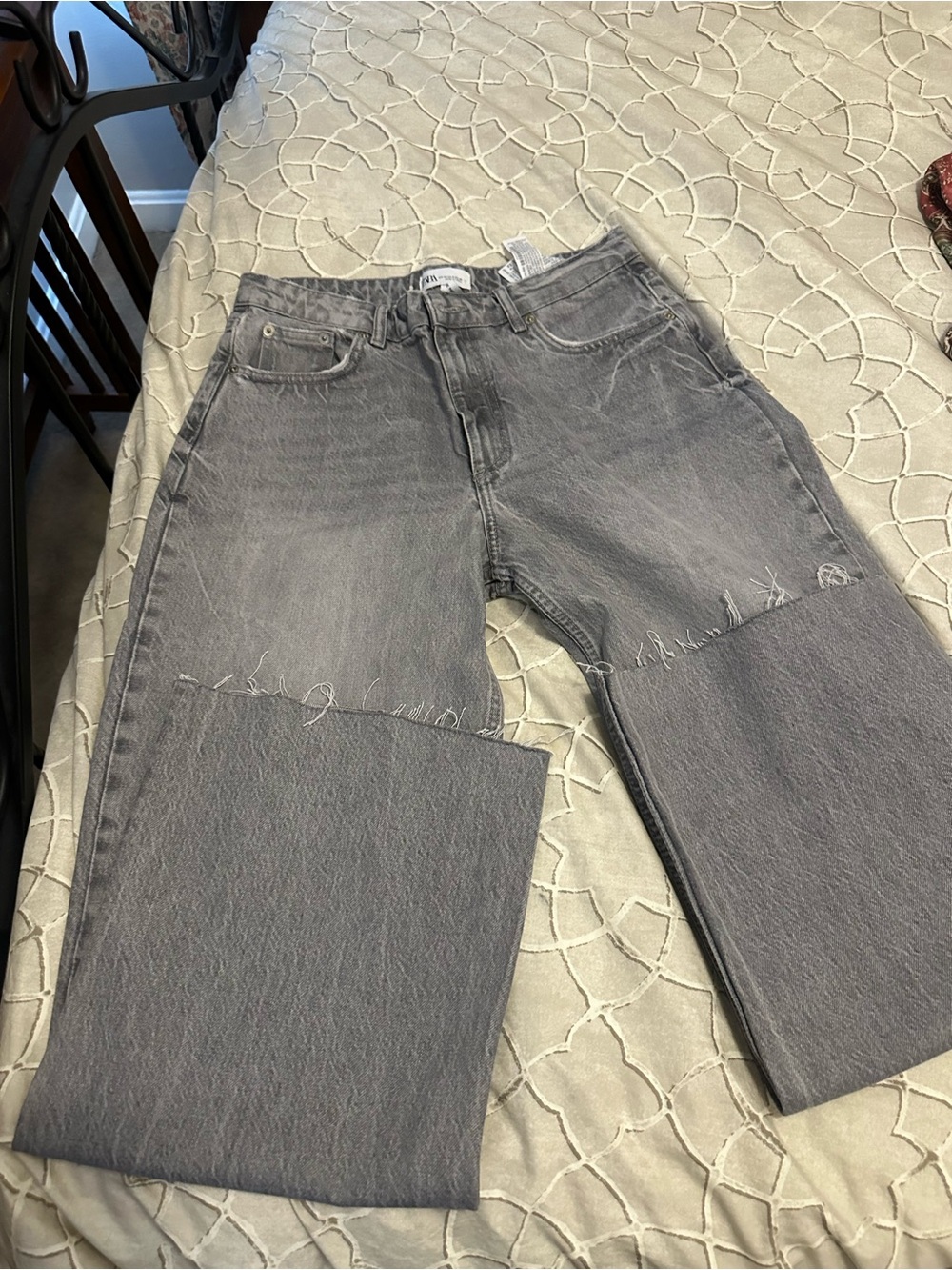 Women’ s Gray Wide-Leg Cut Jeans - Distressed Hem